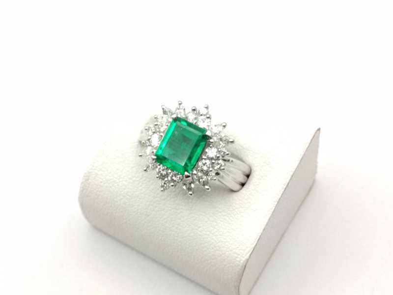 宝石買取 エメラルド 指輪 Pt900